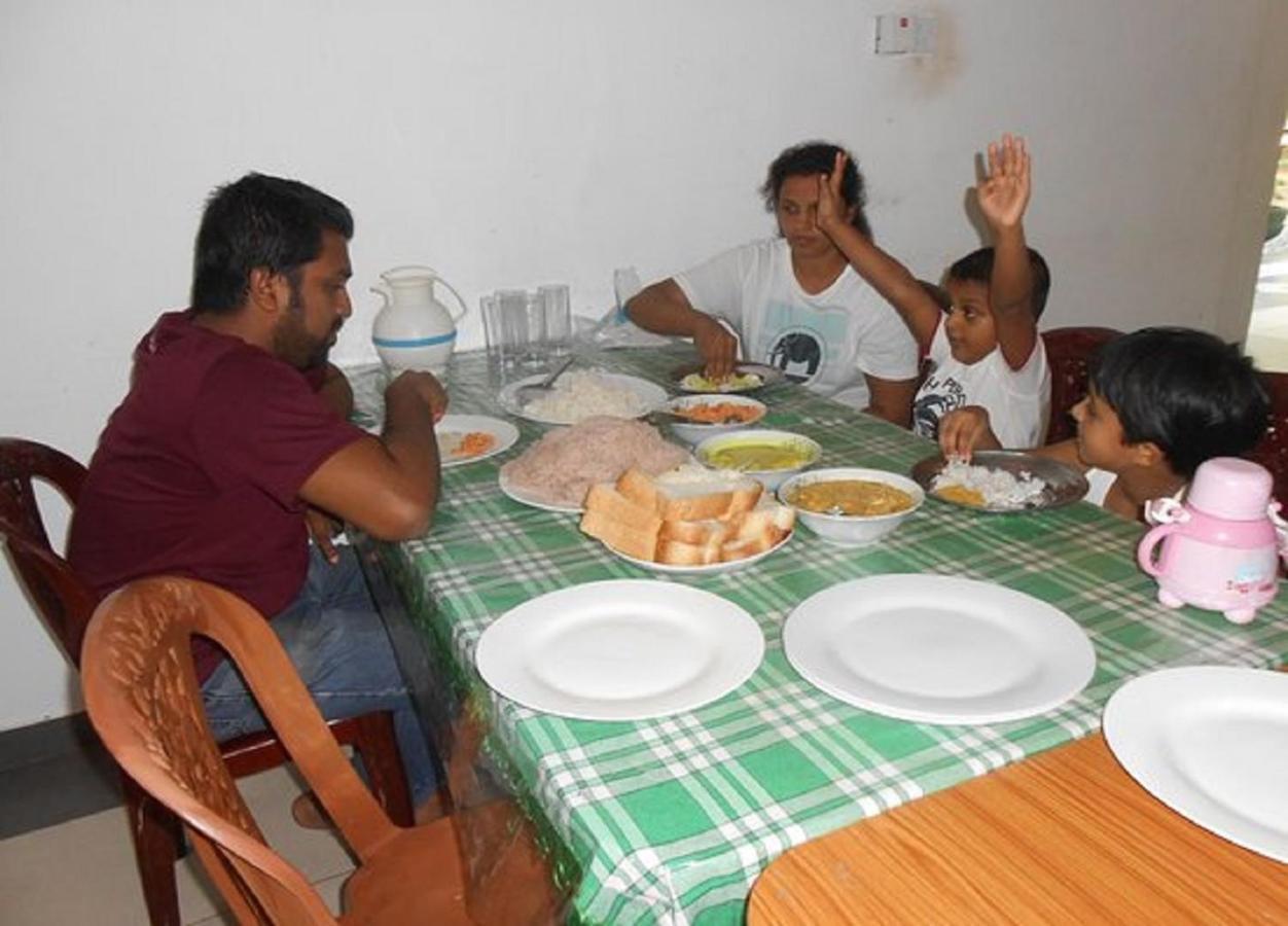 Hotel Senora Kataragama Esterno foto