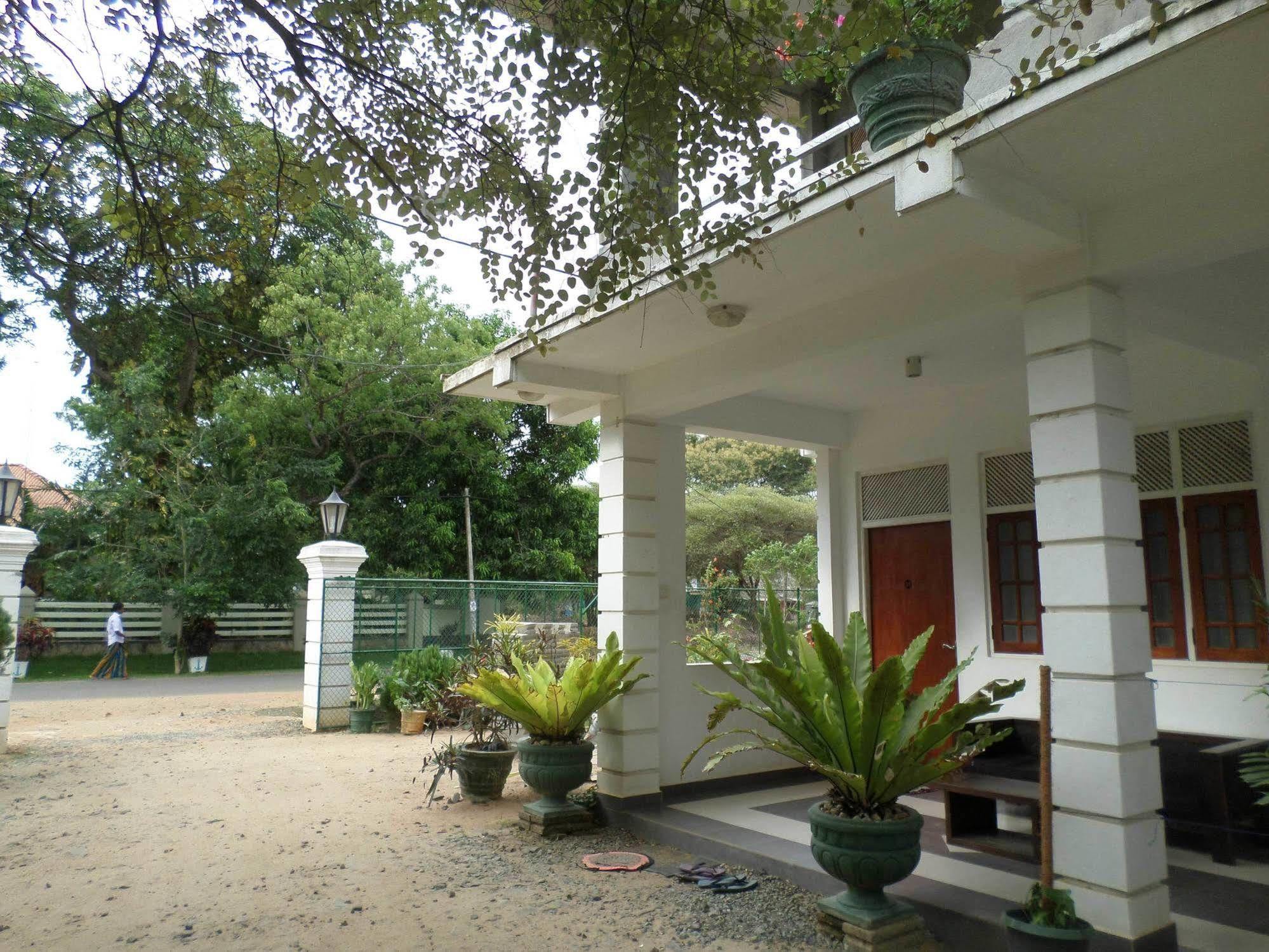 Hotel Senora Kataragama Esterno foto