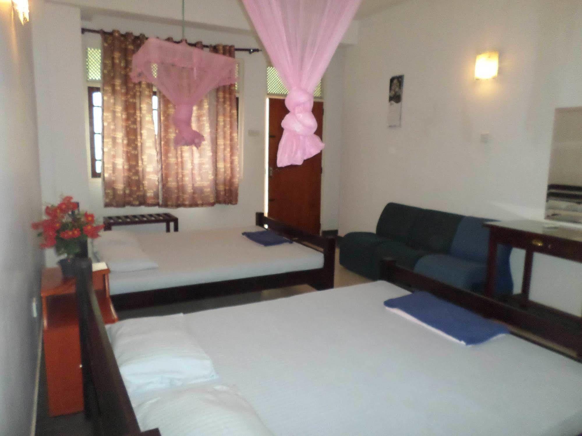 Hotel Senora Kataragama Esterno foto