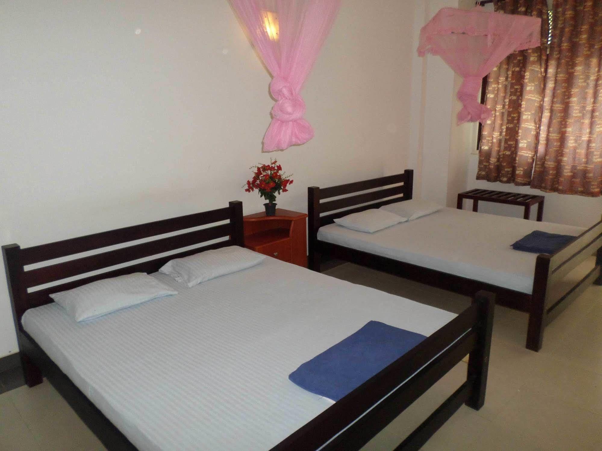 Hotel Senora Kataragama Esterno foto