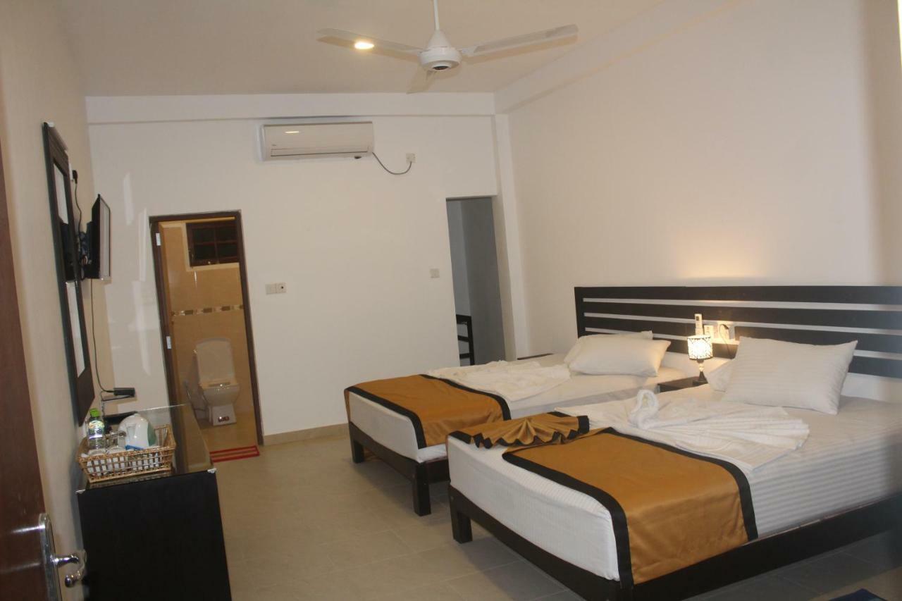Hotel Senora Kataragama Esterno foto