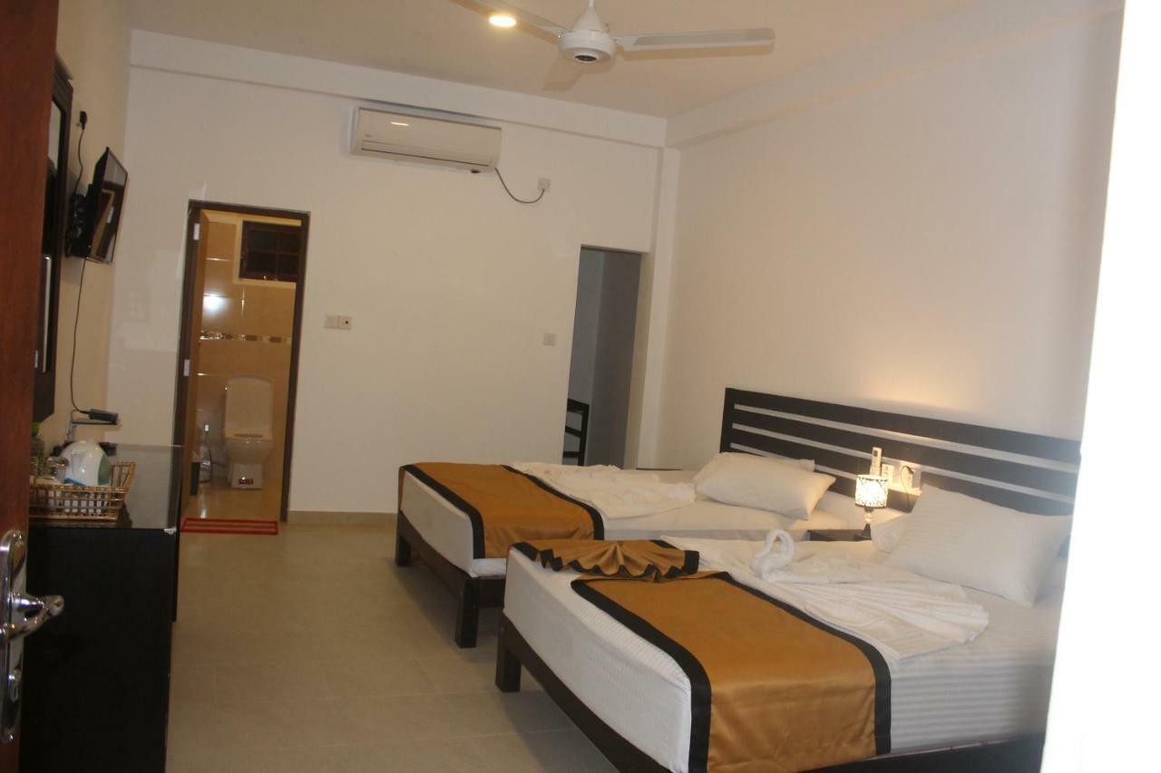 Hotel Senora Kataragama Esterno foto