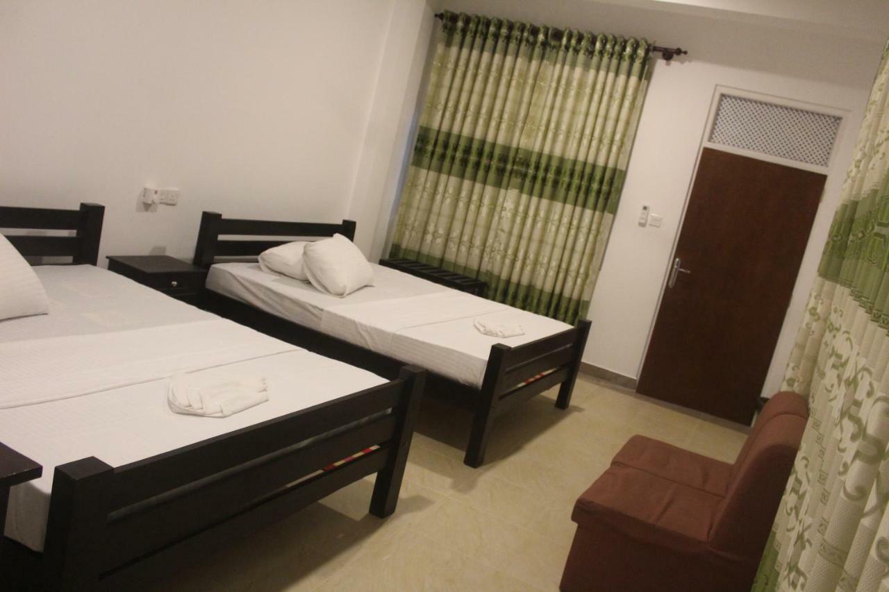 Hotel Senora Kataragama Esterno foto