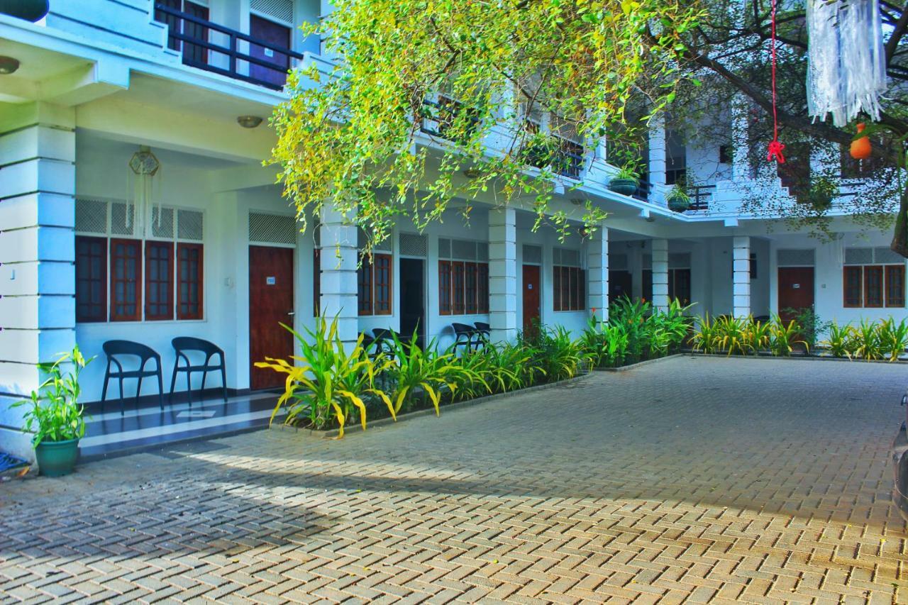 Hotel Senora Kataragama Esterno foto