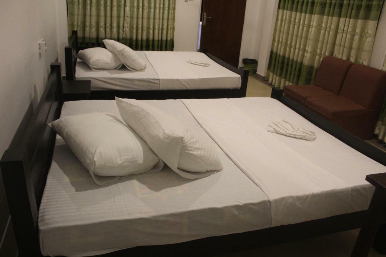 Hotel Senora Kataragama Esterno foto