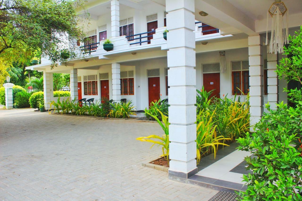 Hotel Senora Kataragama Esterno foto