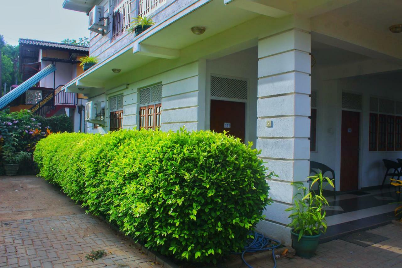 Hotel Senora Kataragama Esterno foto